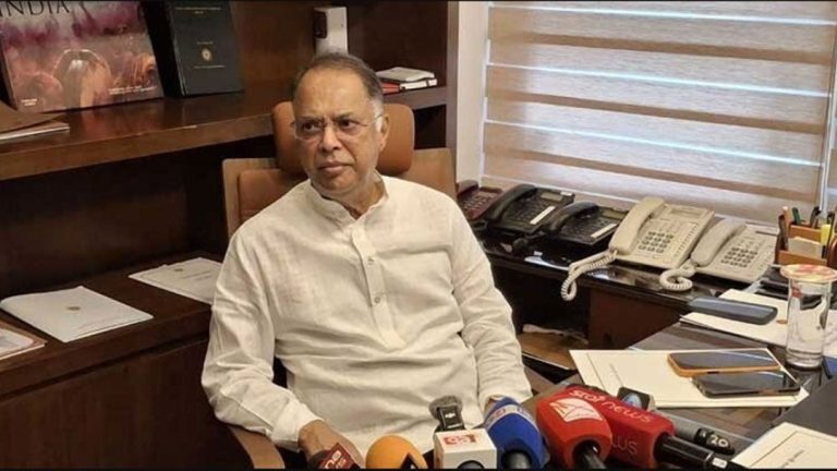 পর্যাপ্ত তেল আছে, পাম্পে দীর্ঘ লাইন দেওয়ার প্রয়োজন নেই : জ্বালানিমন্ত্রী